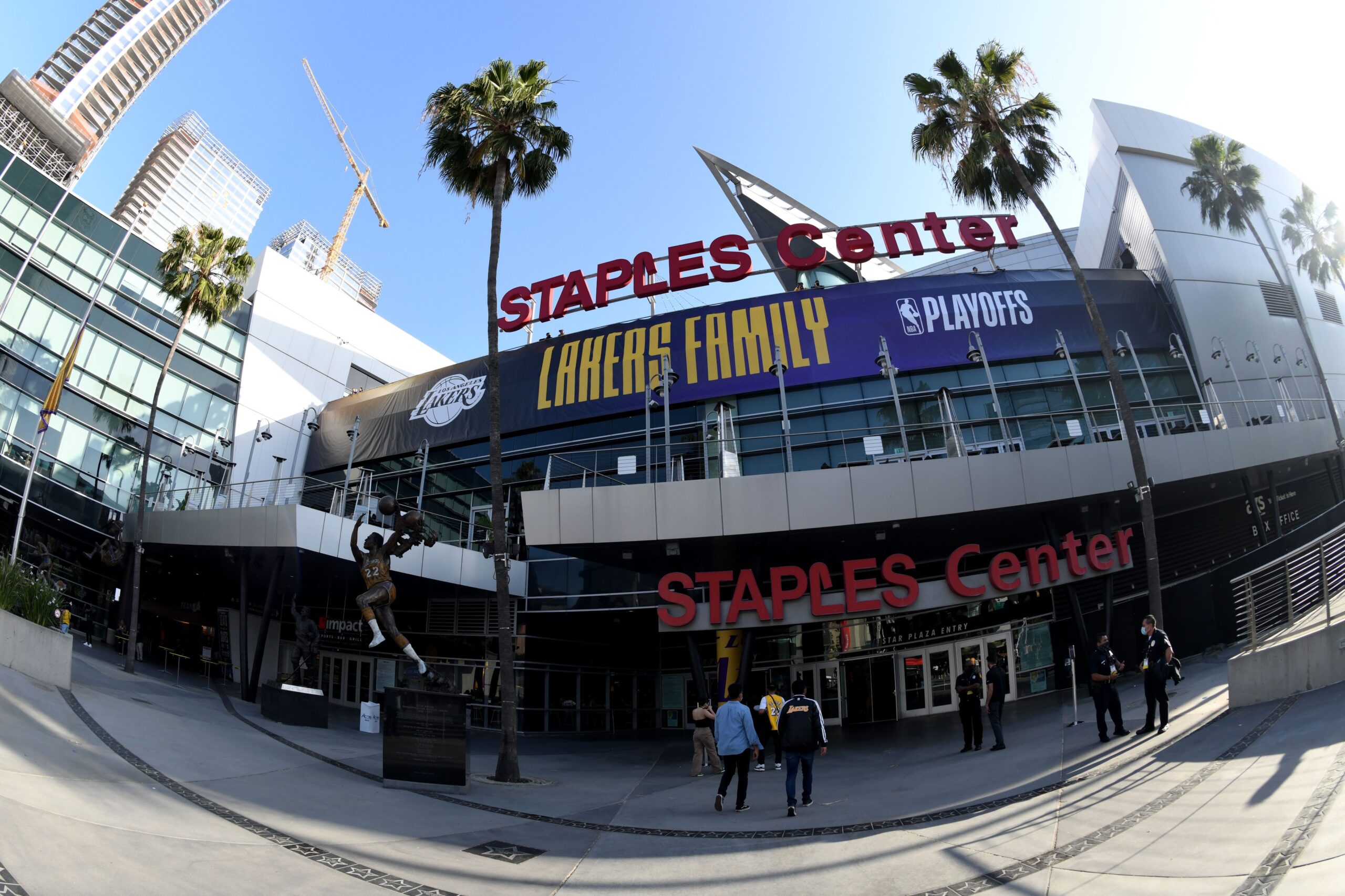 PHILIP ANSCHUTZ SELLING STAKE IN LOS ANGELES LAKERS