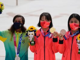 Momiji Nishiya wins Skateboard Gold Medal