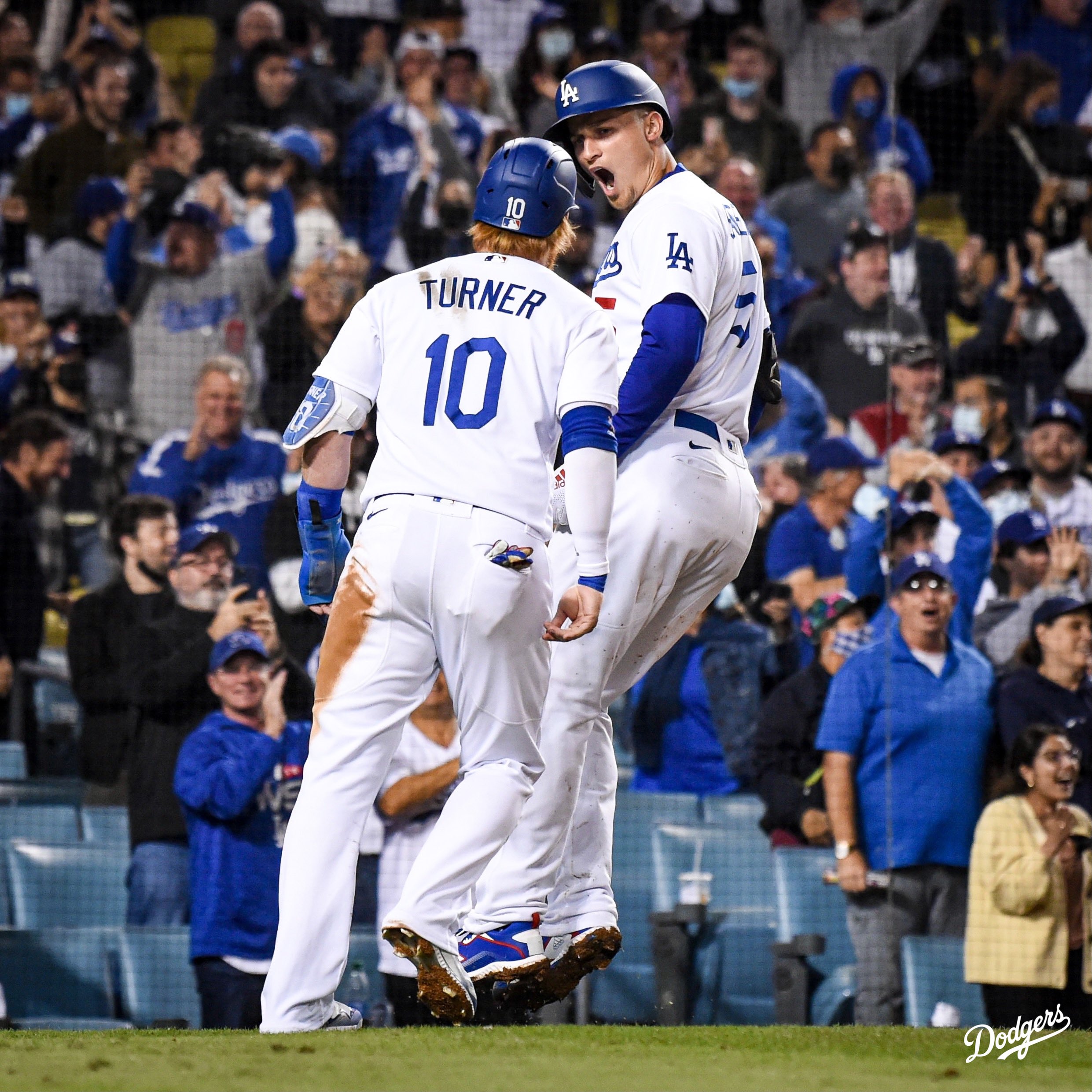 Core Seager 2-run home run gives Dodgers epic win