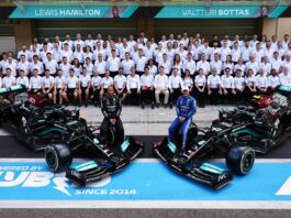 Mercedes team photo 2021