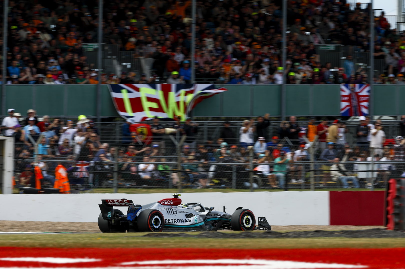 Lewis Hamilton qualifies in P5 in his home grand prix